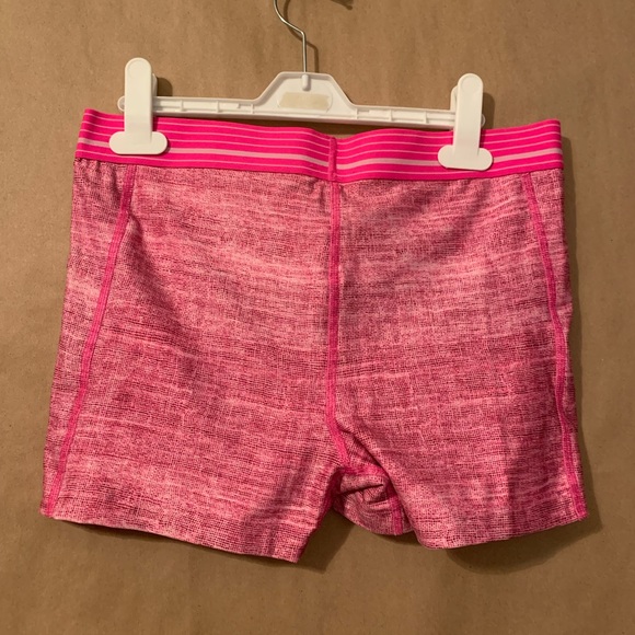 Under Armour Spandex Shorts - Picture 2 of 3